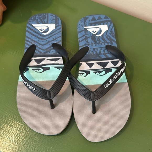 Quicksilver ⭐️NWOT flip flops - Picture 1 of 5